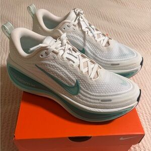 Nike Women's Vomero Plus White and Teal Shoes